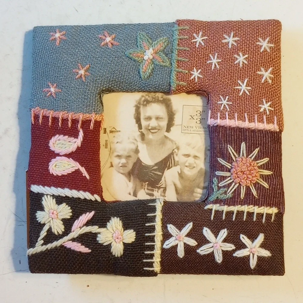 New View Handmade Embroidered Square Floral Tabletop Photo Frame